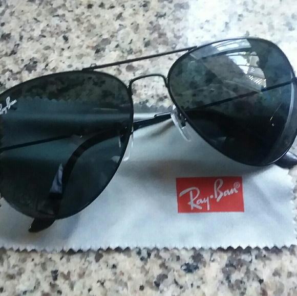 Ray ban aviator not polorized