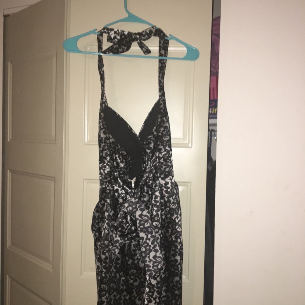 Halter dress with pockets!