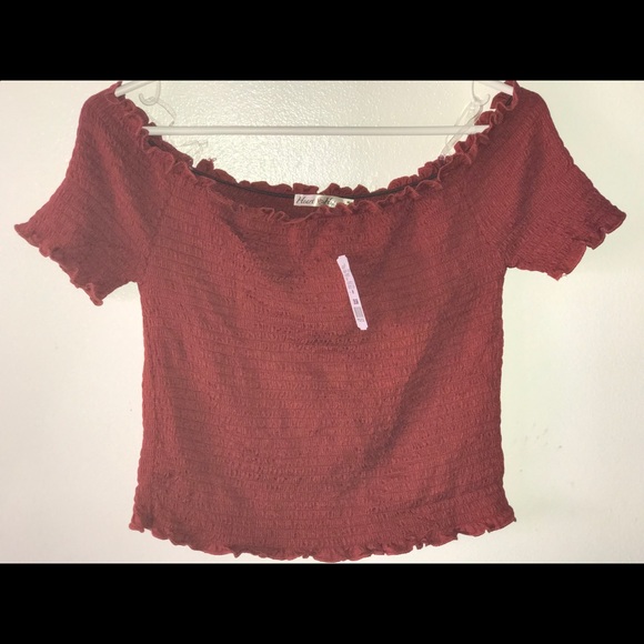 Off shoulder . Red . NEW. - Picture 2 of 4