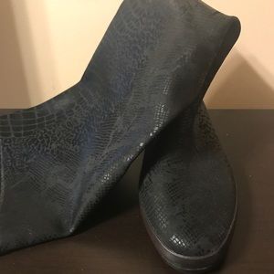 Women's brand new Pull on rain boots