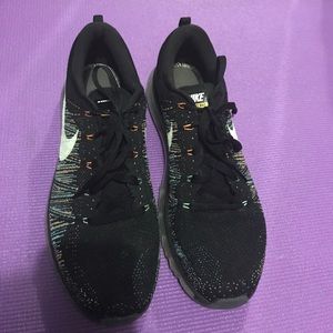 N I K E Flyknit MAX