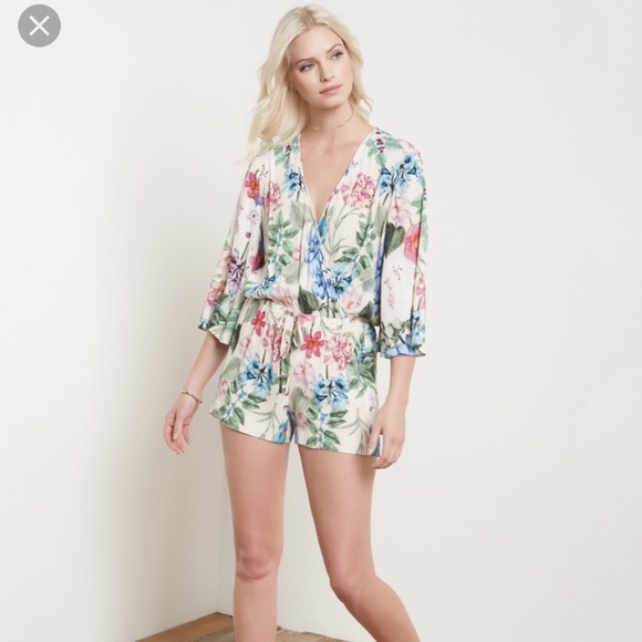 fifteen twenty Pants - Fifteen twenty floral surplice romper size XXS