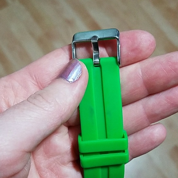 Allen Lyle Green Watch - Picture 5 of 5