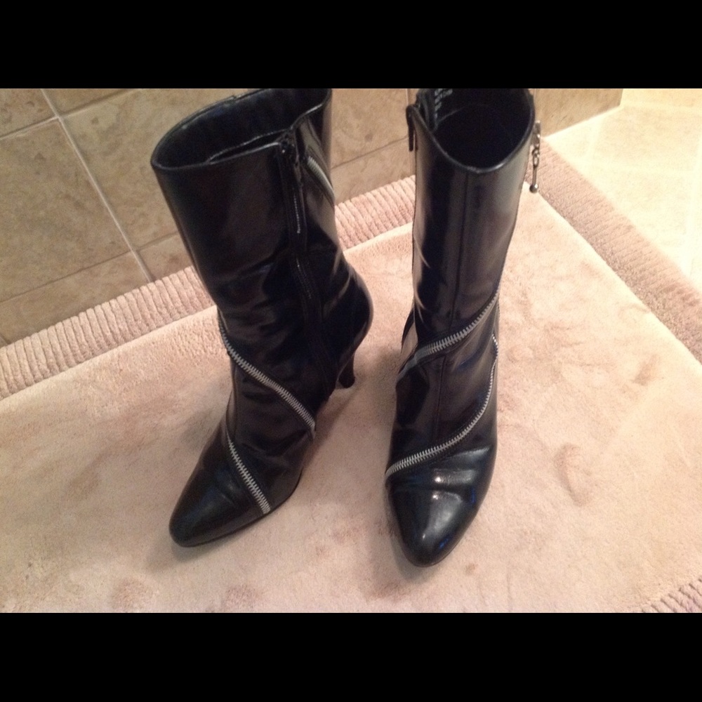 Boots - Picture 3 of 4