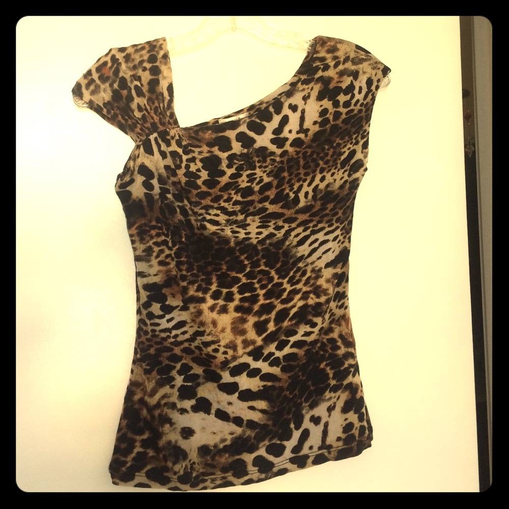 Cashe Attractive asymmetrical natural fabric top