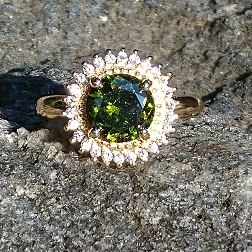 Woman's ring - Picture 2 of 4