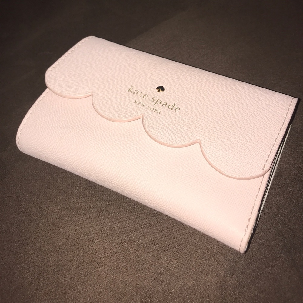 Kate Spade Scalloped wallet