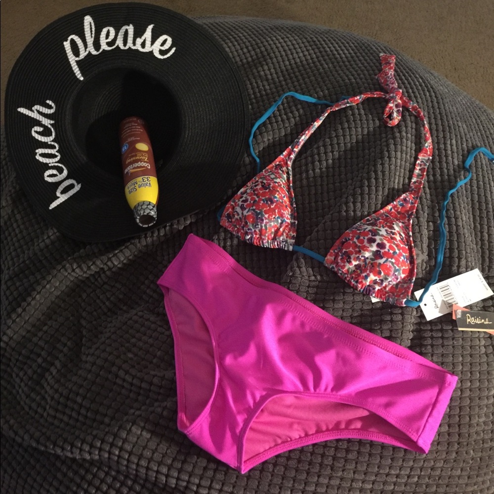 Raisins swim top