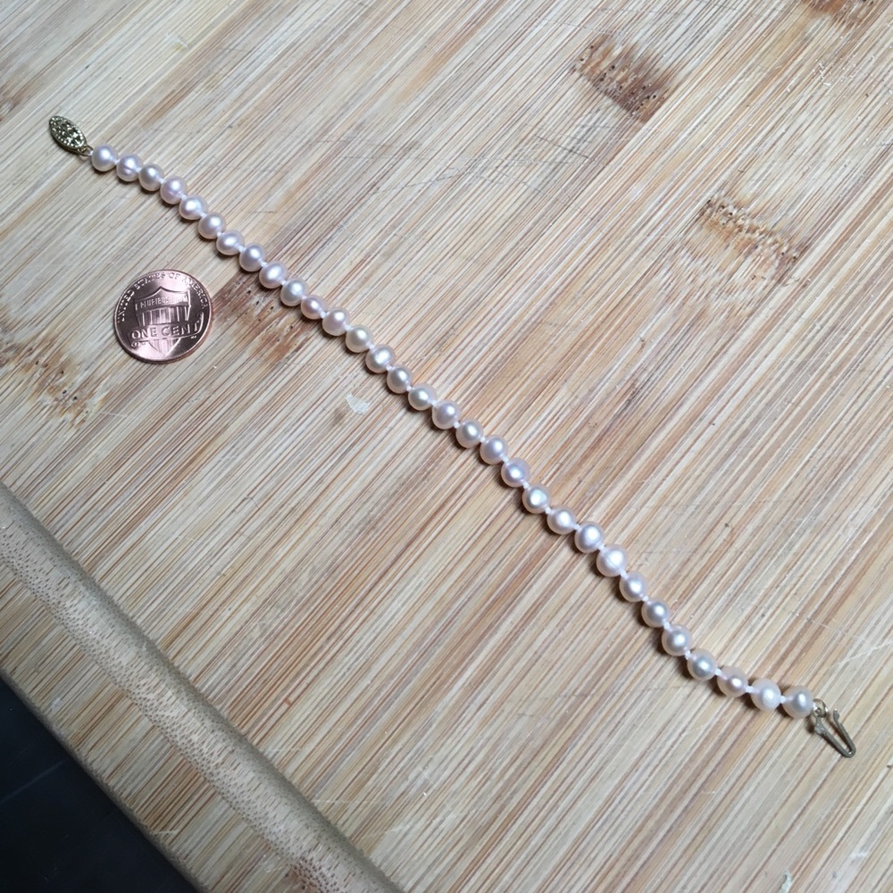 Natural pink freshwater pearl bracelet