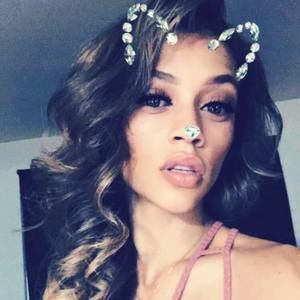 Meet your Posher, Alexis