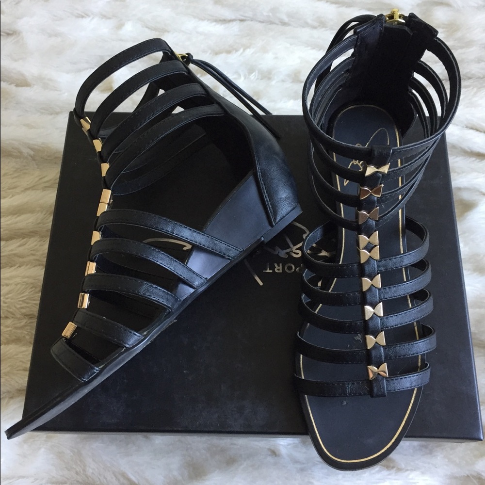 Report Signature - black sandals - size 7.5