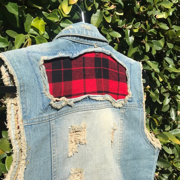 UNIF X UO Vest - Picture 3 of 3