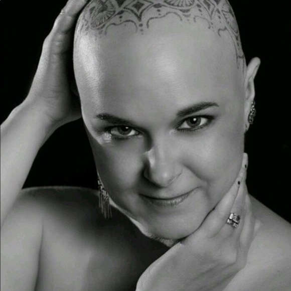 Meet your Posher and Designer Heidi! - Picture 4 of 4