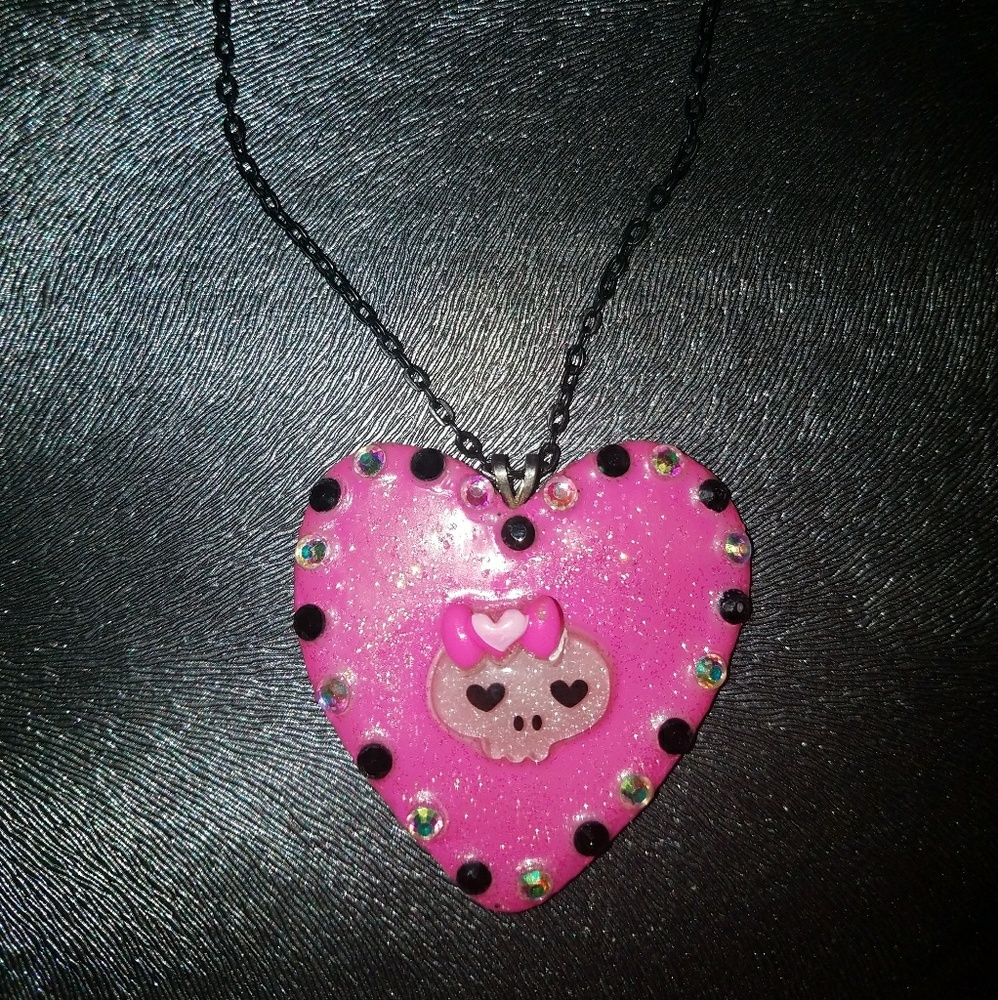 3x8.00 Skull and heart pendant with glitter