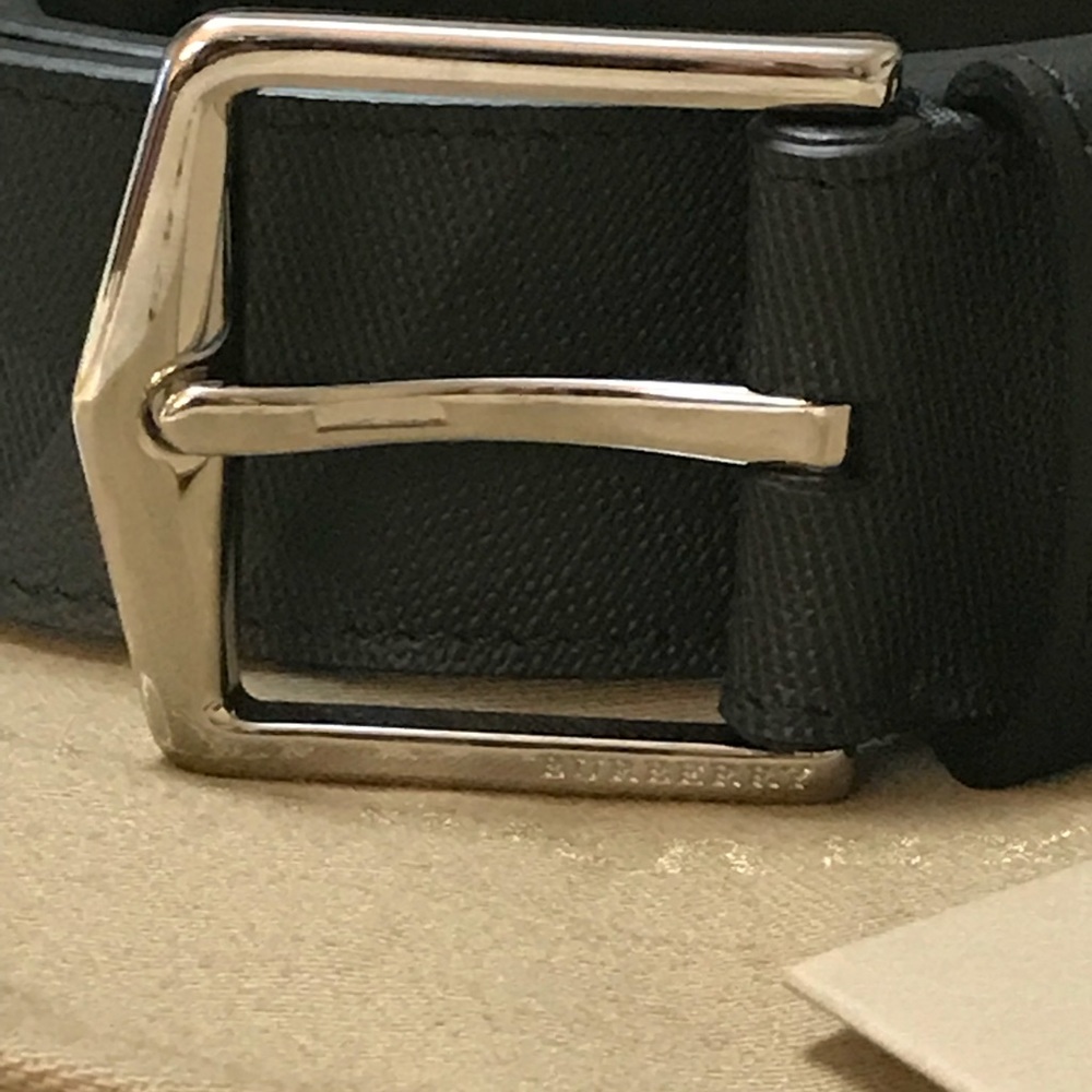 🔥SALE‼️Burberry Leather Trim London Check Belt.🔥 - Picture 4 of 8