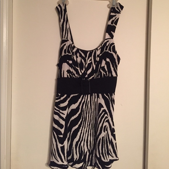 Tops - Zebra stripe flowy top size small