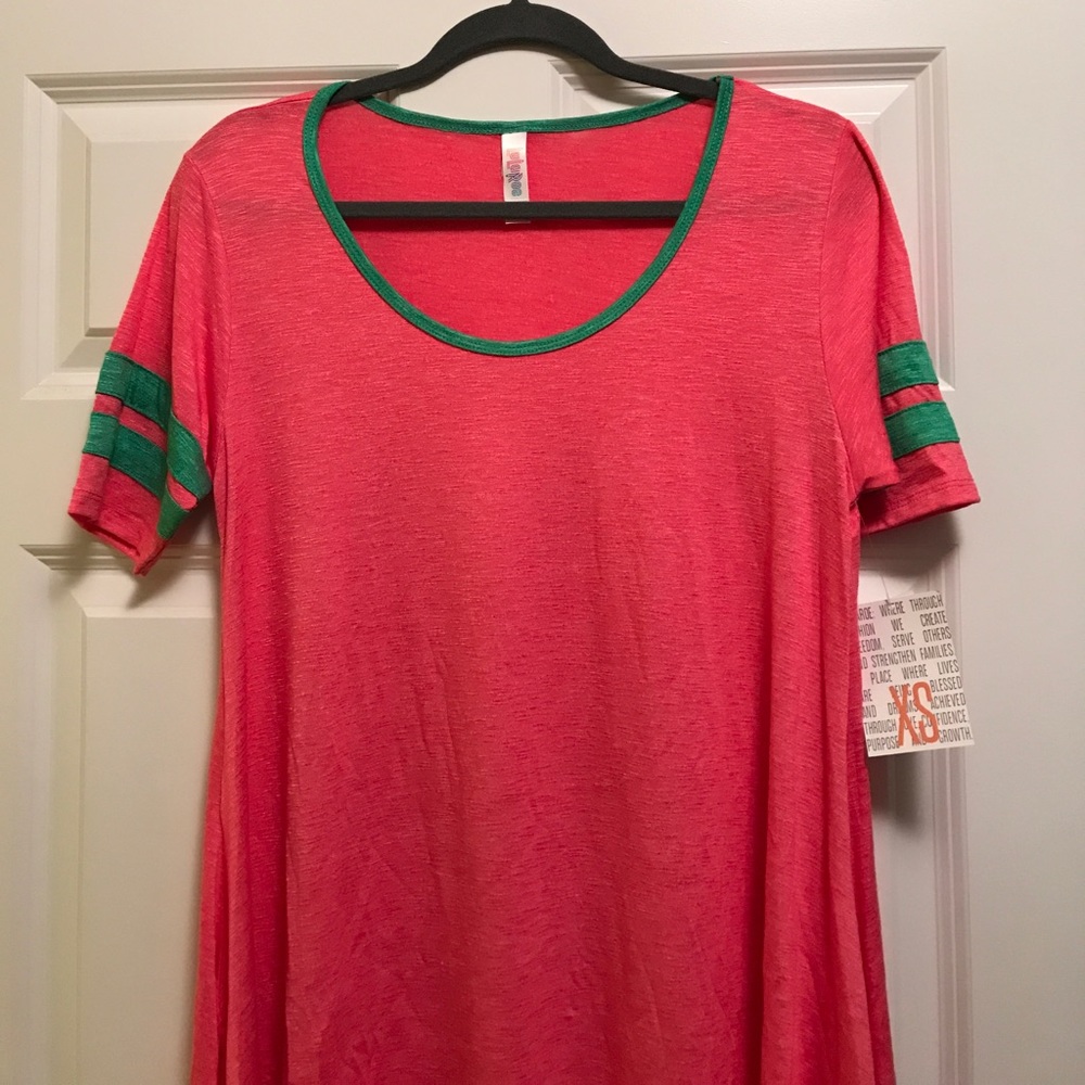🆕 XS LuLaRoe Perfect T!