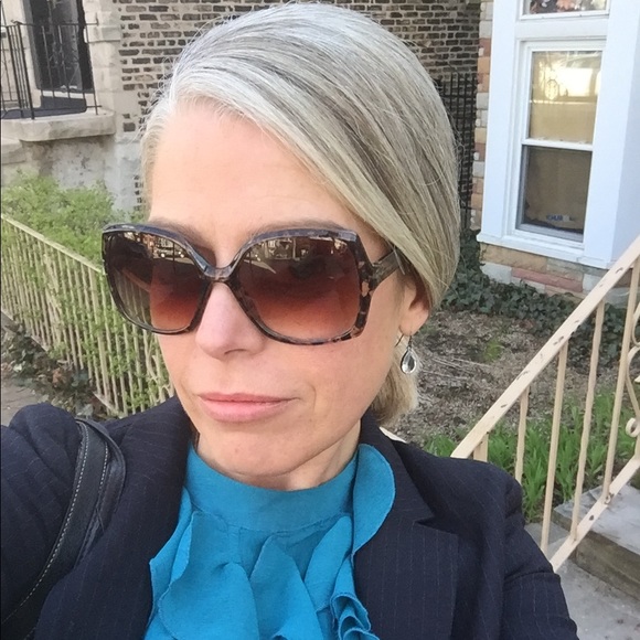 Meet your Posher, Elizabeth - Picture 2 of 3