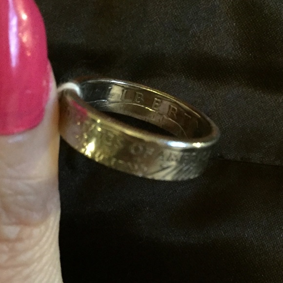 1979 Susan B Anthony Clad Coin Ring - Picture 2 of 5