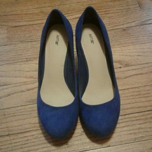 Apt.9 Blue Velvet Wedges