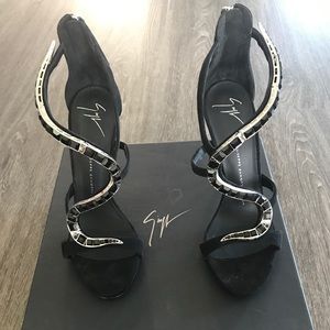 ‼️SOLD‼️❌Giuseppe Zanotti black crystal Heel❌