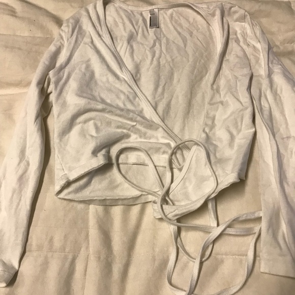 AA white wrap around top - Picture 2 of 3