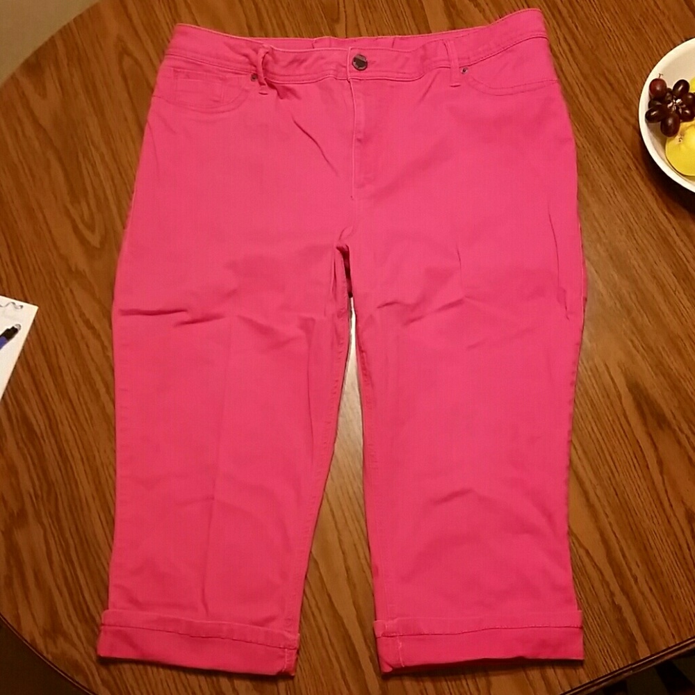 Cuffed Capri Pants Pink