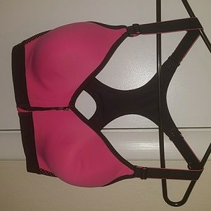 Front closing sports bra