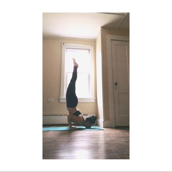 meet your posher, Emily 👑 - Picture 4 of 5