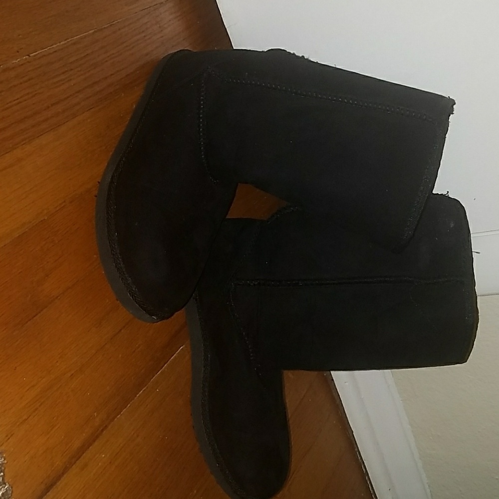 Girls black boots