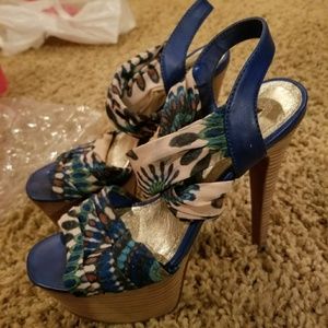 Size 7 high heel almost new worn once