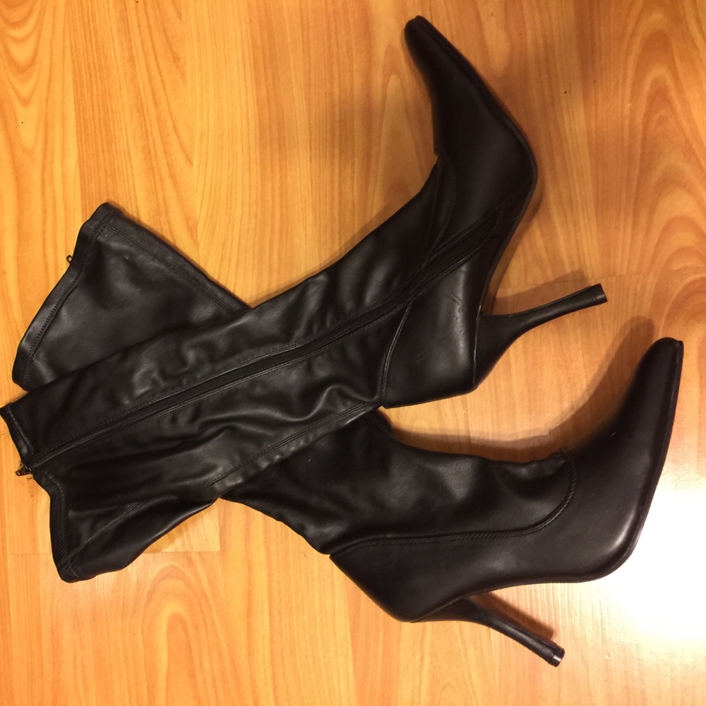HOT! Black boots size 7