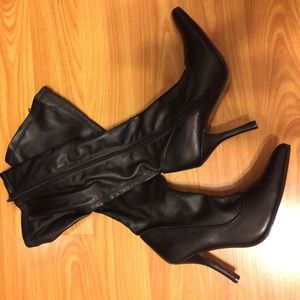 HOT! Black boots size 7
