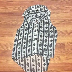Sleeveless black & white high low blouse