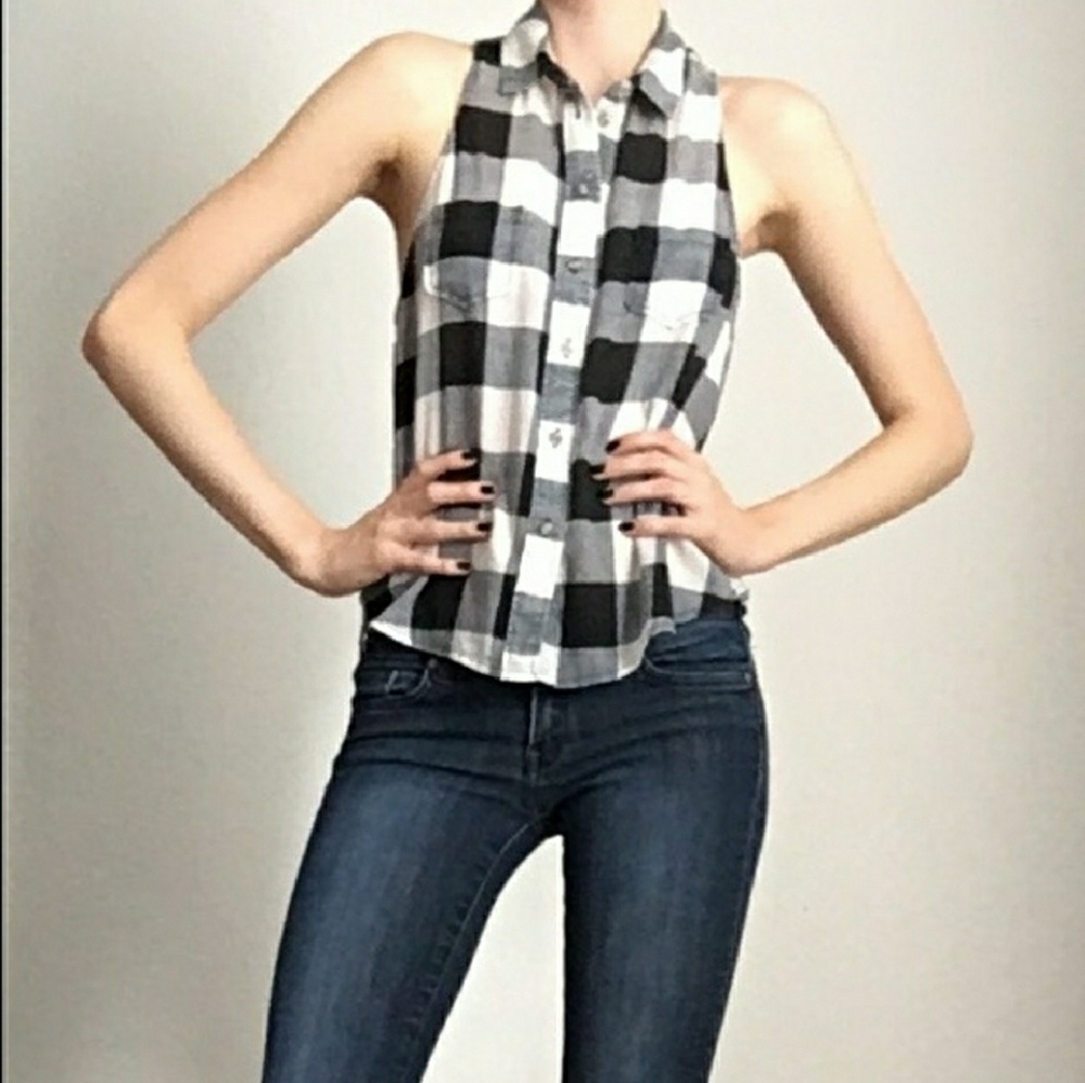 American eagle plaid sleeveless button up