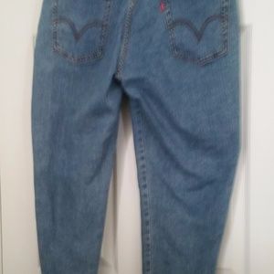 Levi Classic Slim Capri