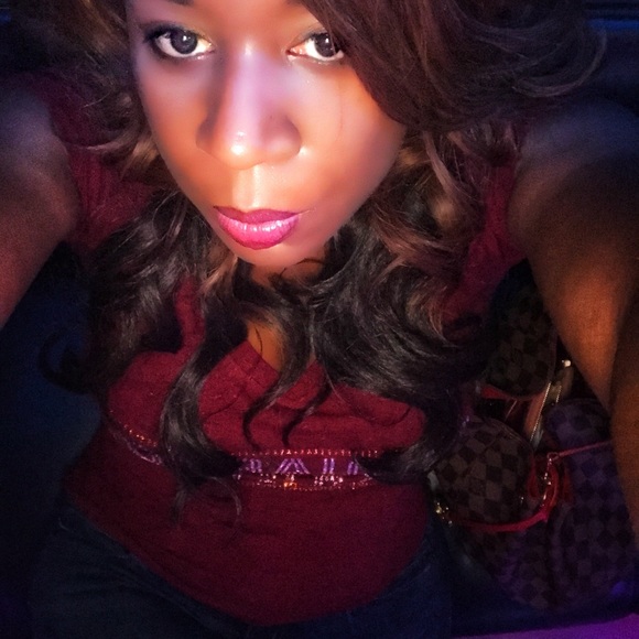 Meet your Posher, Jennifer - Picture 2 of 2