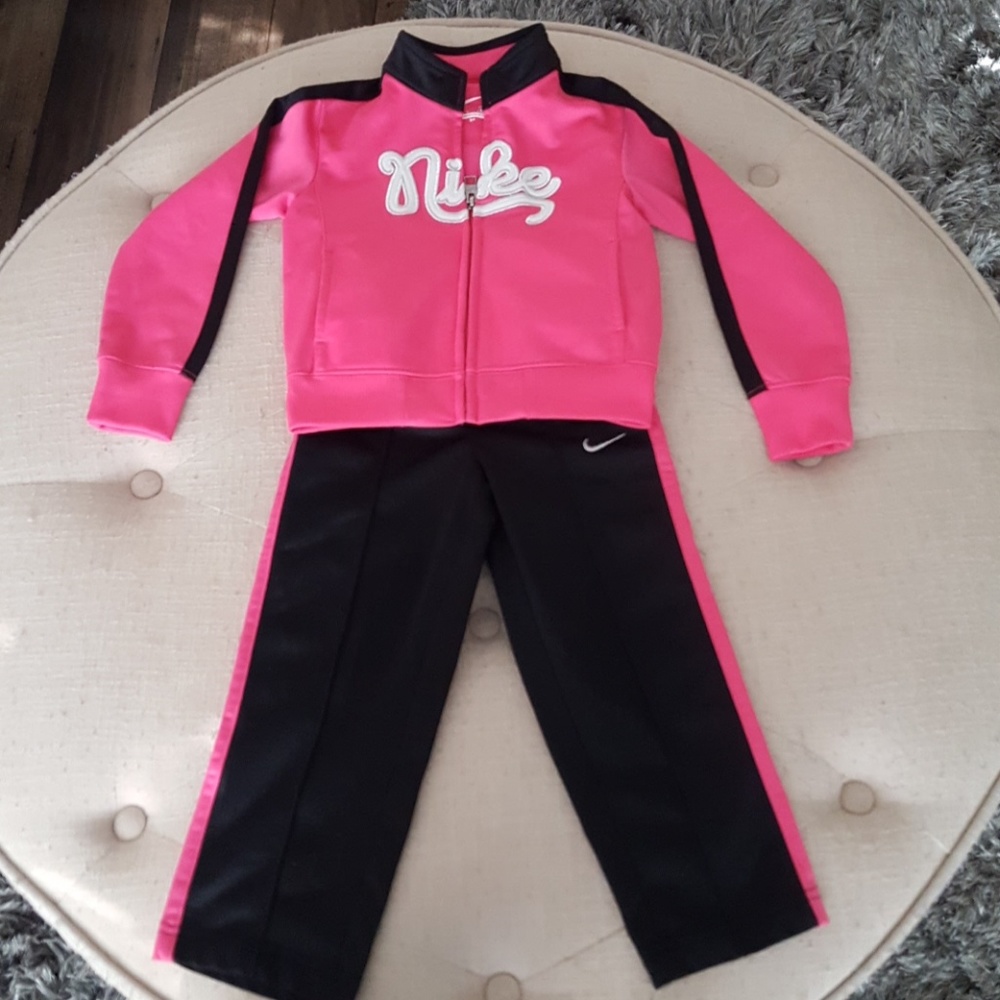 Toddler girl nike sweatsuit
