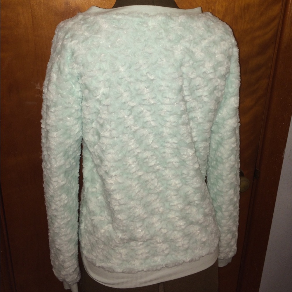 New Without Tags soft, comfy mint top - Picture 2 of 4
