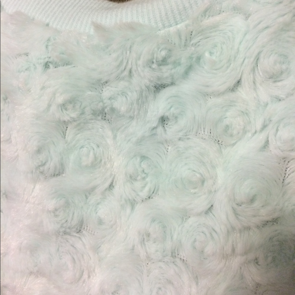 New Without Tags soft, comfy mint top - Picture 3 of 4