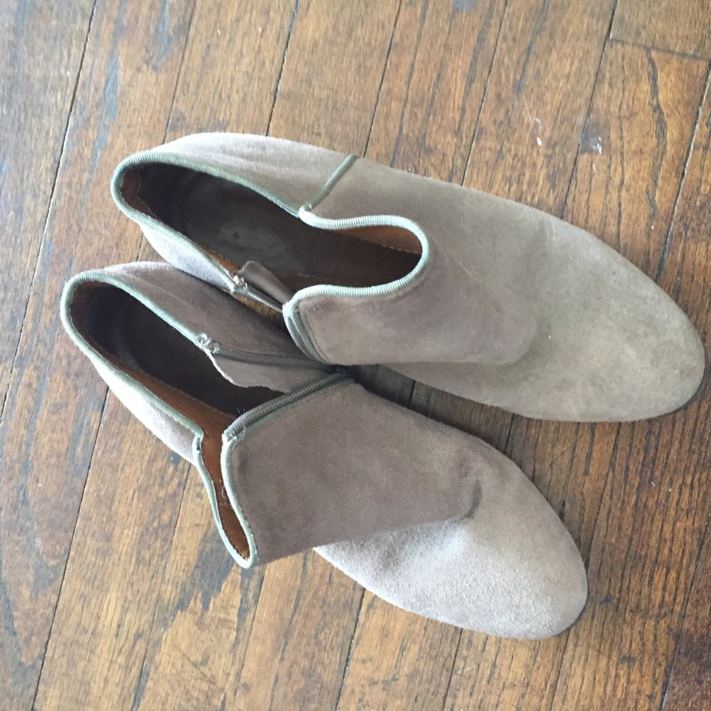 Taupe suede ankle boot