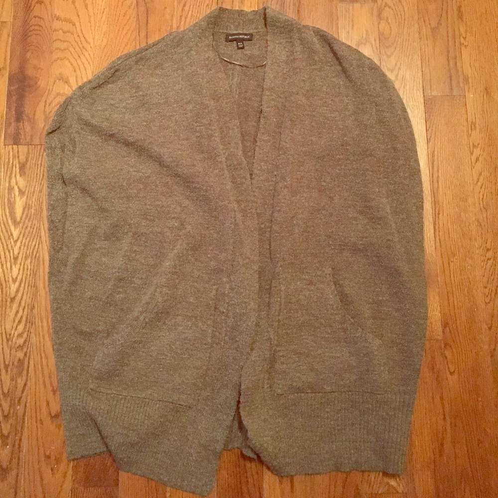 Banana Republic Olive sweater vest! Generous size!