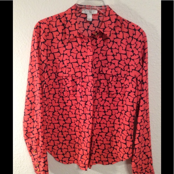 🧡STYLISH HEART BLOUSE. LONG SLEEVES. YOU ARE GOING TO LOVE. - Picture 5 of 8