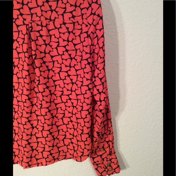 🧡STYLISH HEART BLOUSE. LONG SLEEVES. YOU ARE GOING TO LOVE. - Picture 4 of 8