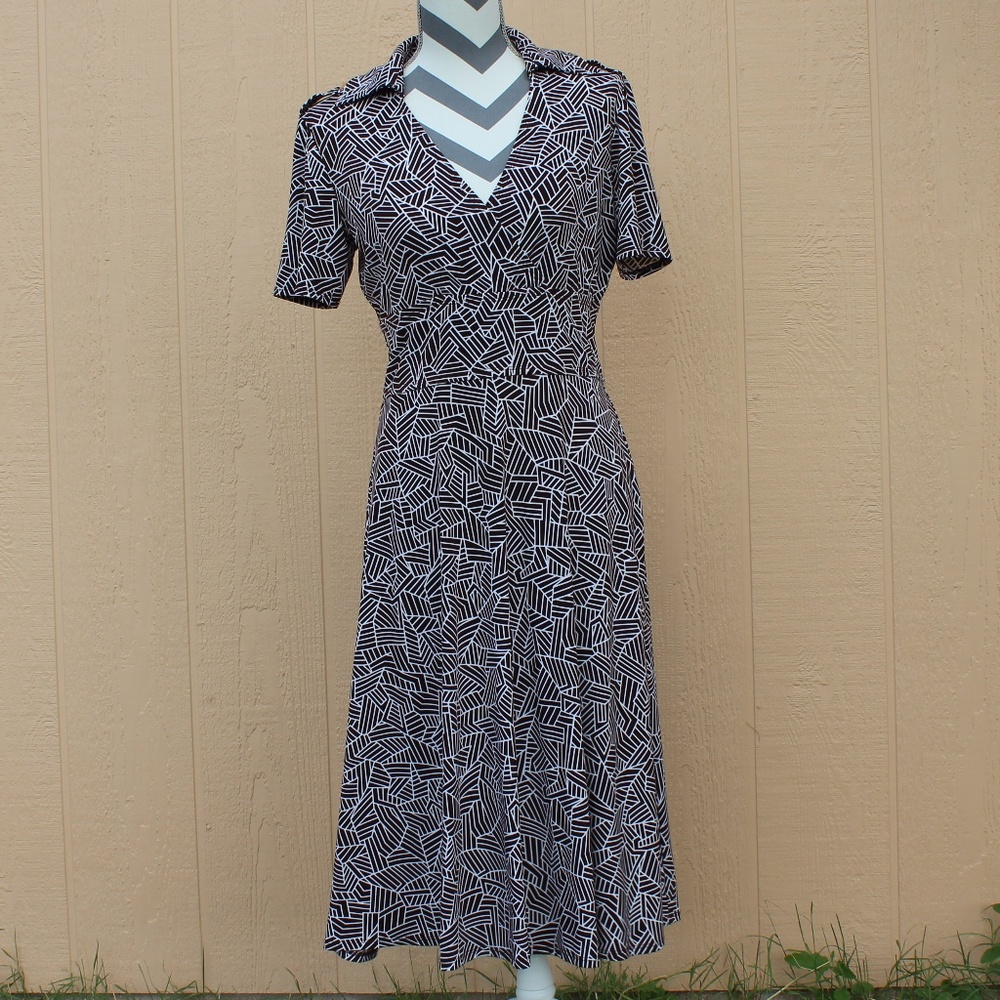 Donna Morgan brown & white criss-cross v-neck