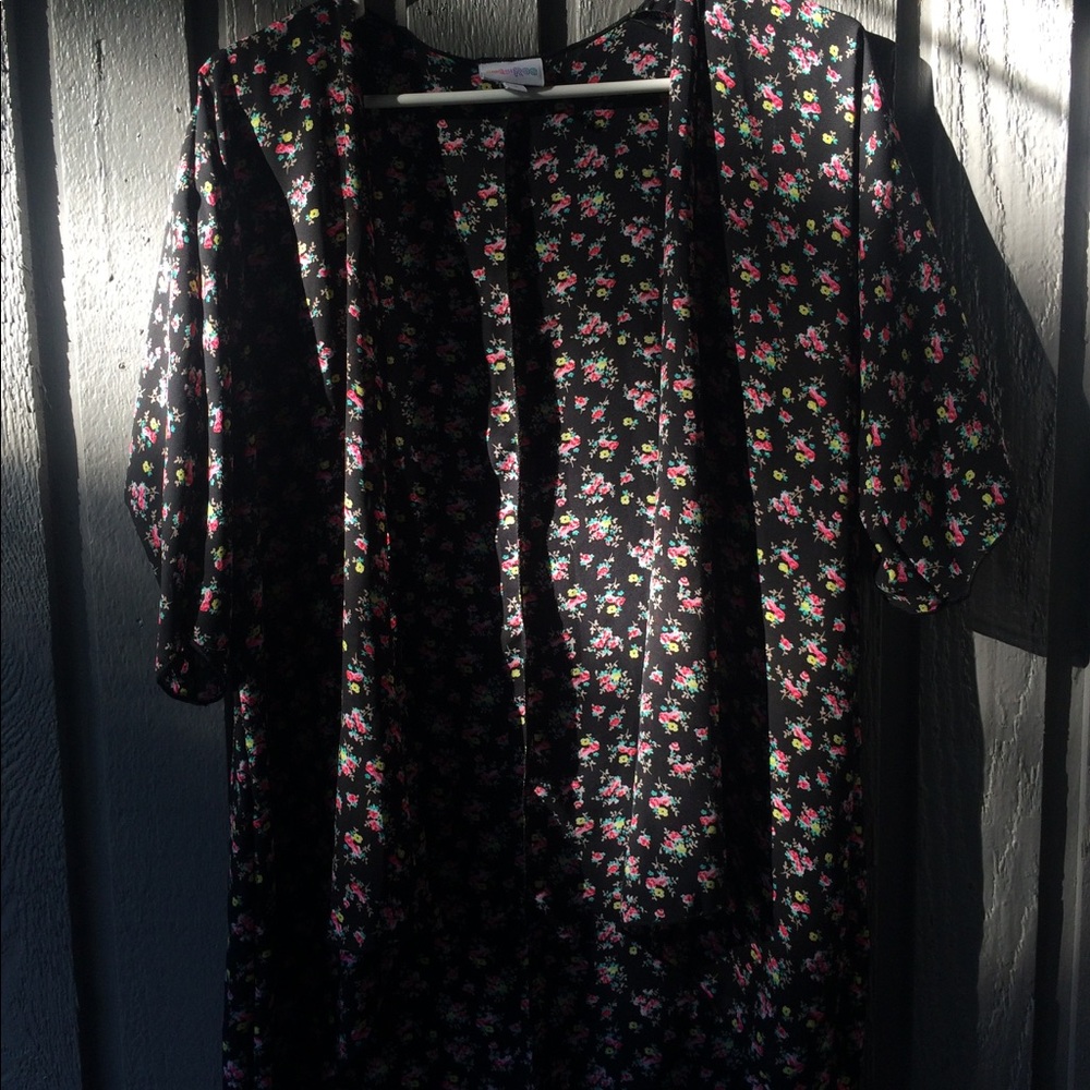 Lularoe kimono size 3