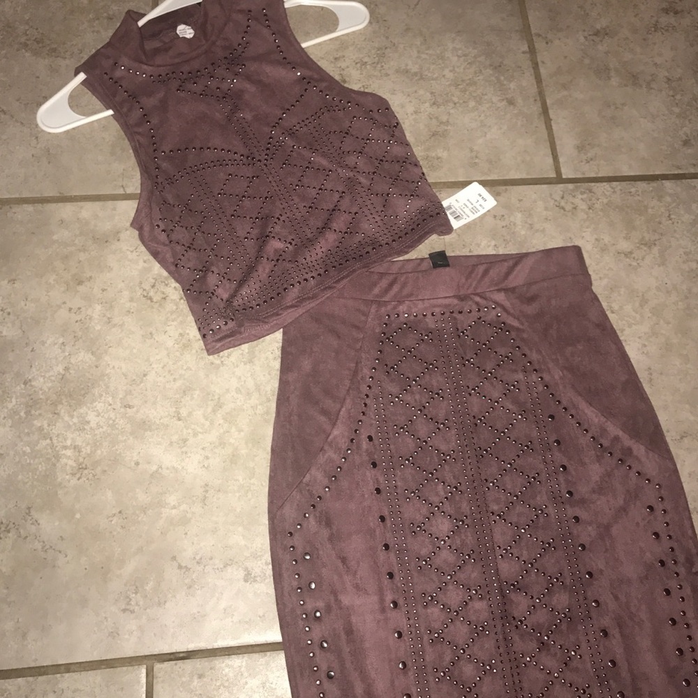 Gorgeous crop top and skirt set