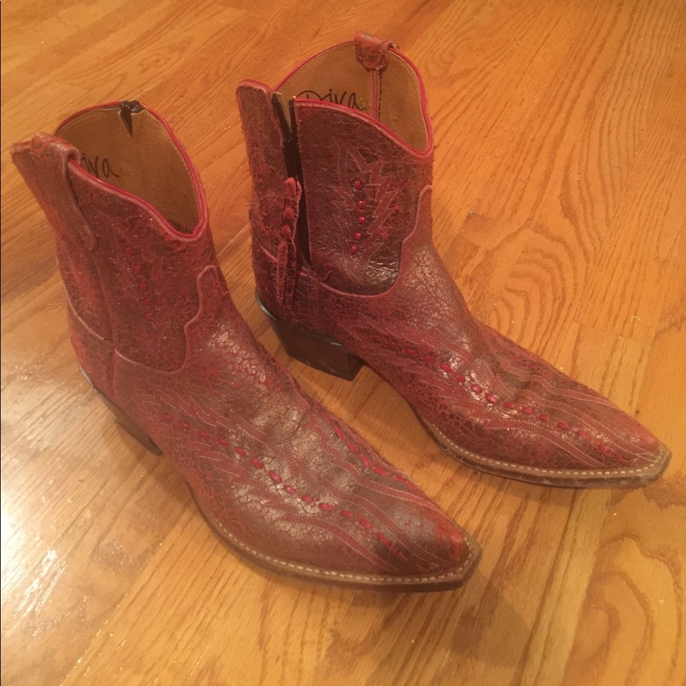 Lucchese "Stephania" short Cowboy boots.