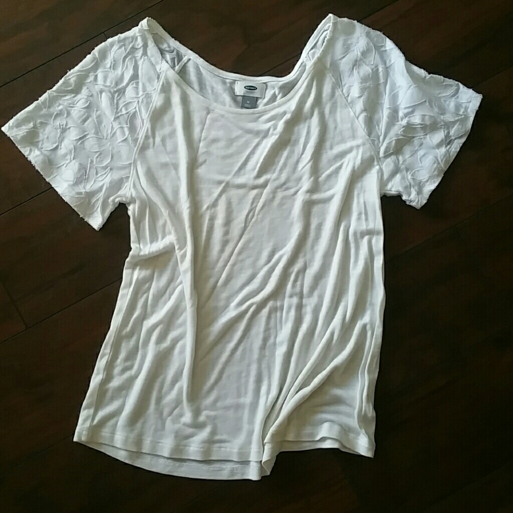 White t shirt with flower detail on sleeves