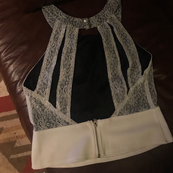 Black and White Lace Open Back crop top - Picture 2 of 2